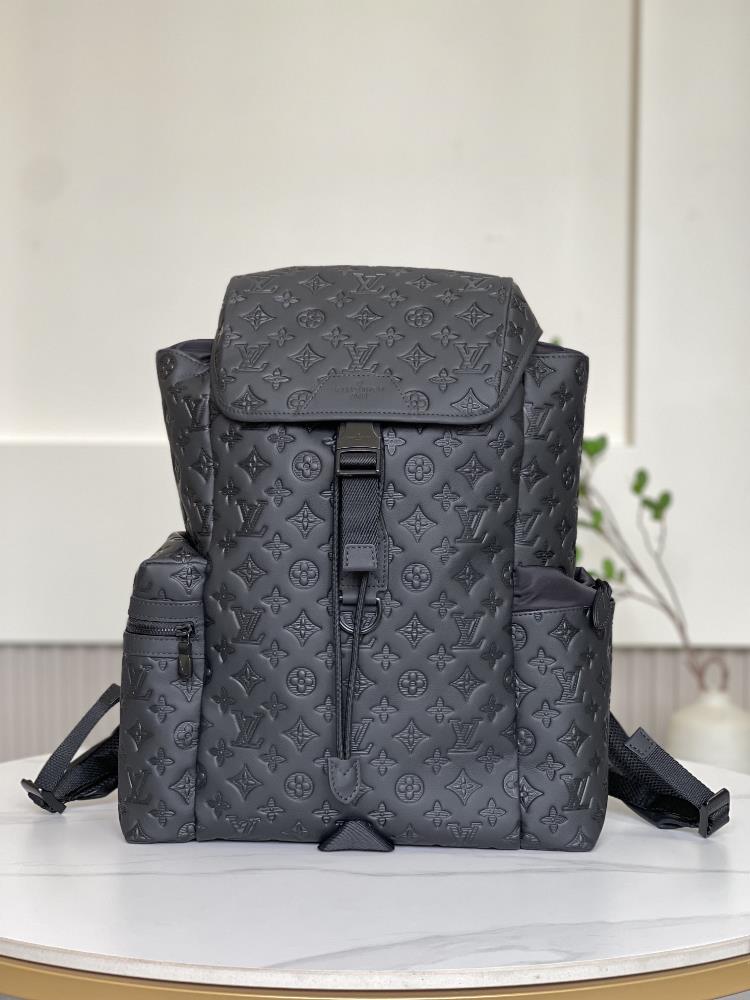 M43680 Gram EmbossedThe Trekking backpack is from the early autumn 2018 mens collection featuring Monogram Shadow embossed cow leather The outer po