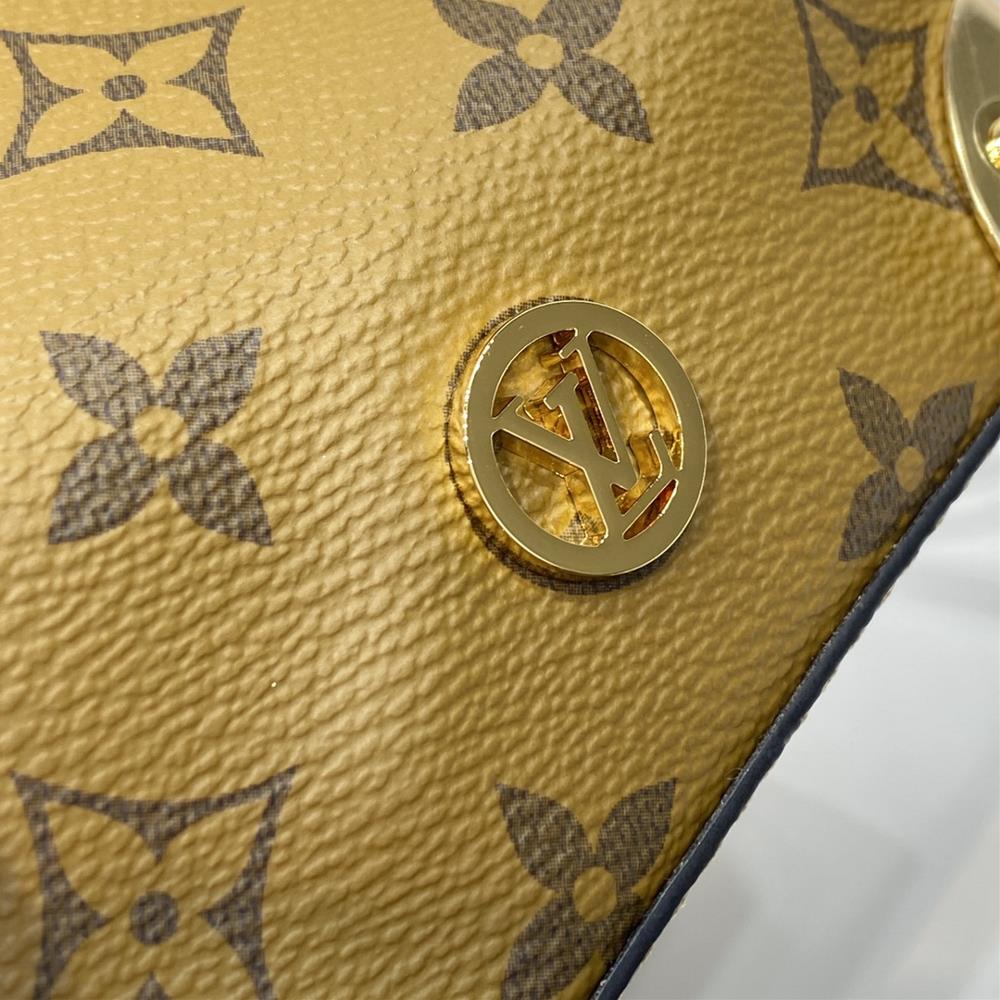 Being an online only handbag the LV Bag M82885 offers exclusivity to its owners It is no