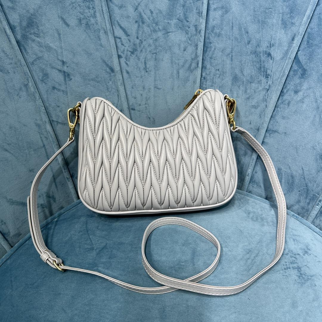 New Miumiu Pleated Chain Bag This brand new soft sheepskin shoulder bag features exquisite