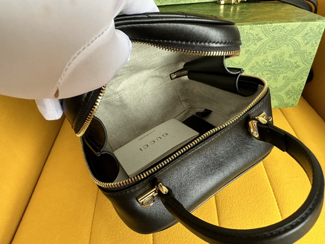 er backpacks and crossbody bags are adorned with exquisite leather trim details to reinterpret