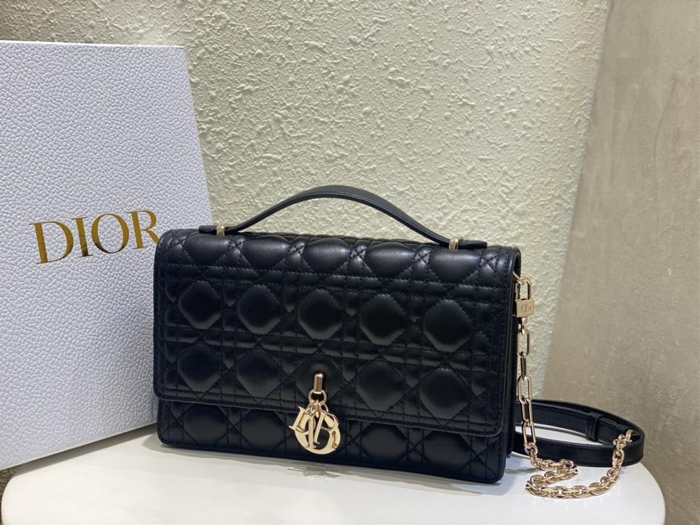 MISS DIOR handbag Black sheepskin rattan pattern This Miss Dior handbag is a new addition