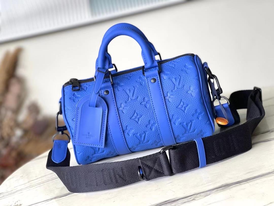 The toplevel original M23129 blue Keepall Bandoulire 25 handbag features Monogram embossed grain Ta