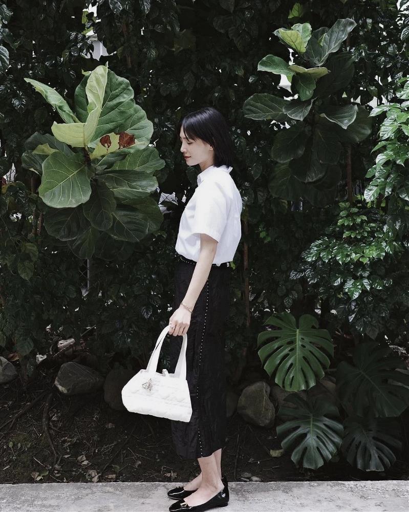 White trumpet Handbag a popular itemThe one that comes out immediately and is in short su