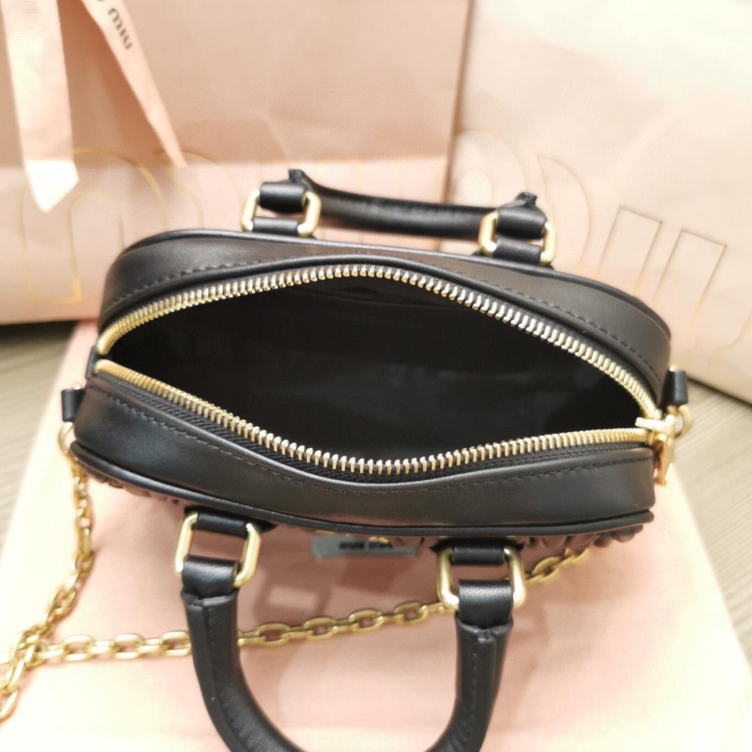 Small size The M familys new product Too Pretty Bowling Handbag features imported lamb skin cl