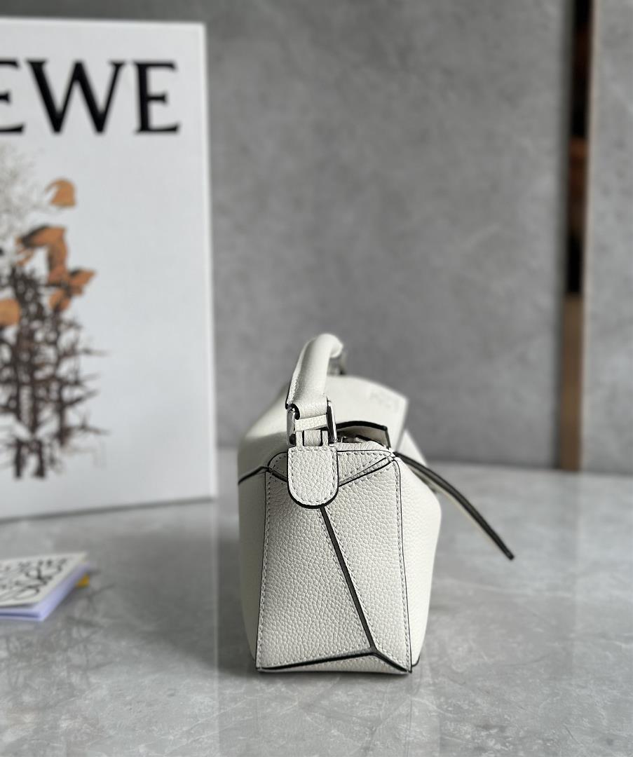 Mini 680LOEWE Luo Yiweis super cute mini geometry bag PUZZLE NEW is full of cool fashion sense