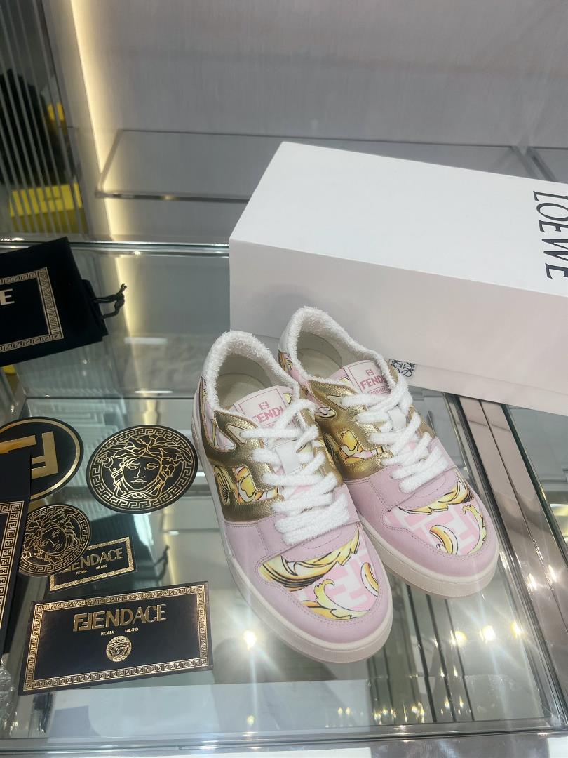 womens 3441 century CobrandingVersace by Feni Feni Match compact design sneakers with retro la