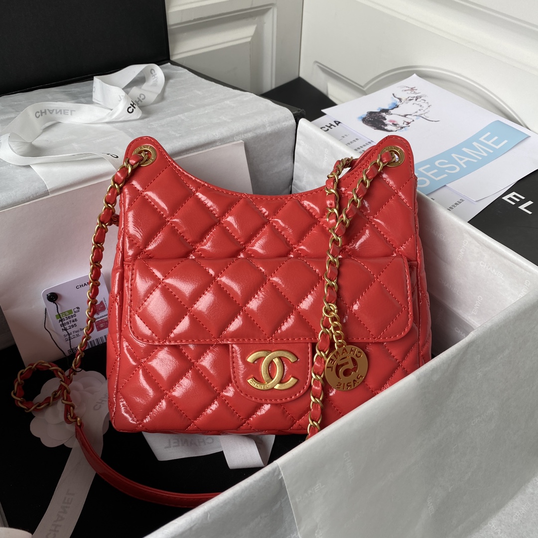 The mid size Chanel23C model AS3690 oil wax leather hobo stable shoulder bag has the highest attenti