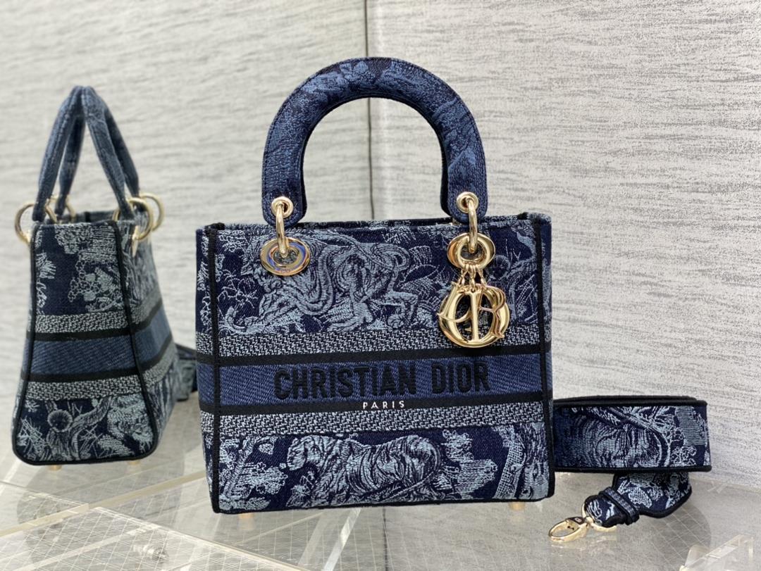 dior in stock Ladys latest denim blue tiger embroidery series is full of charm classic g