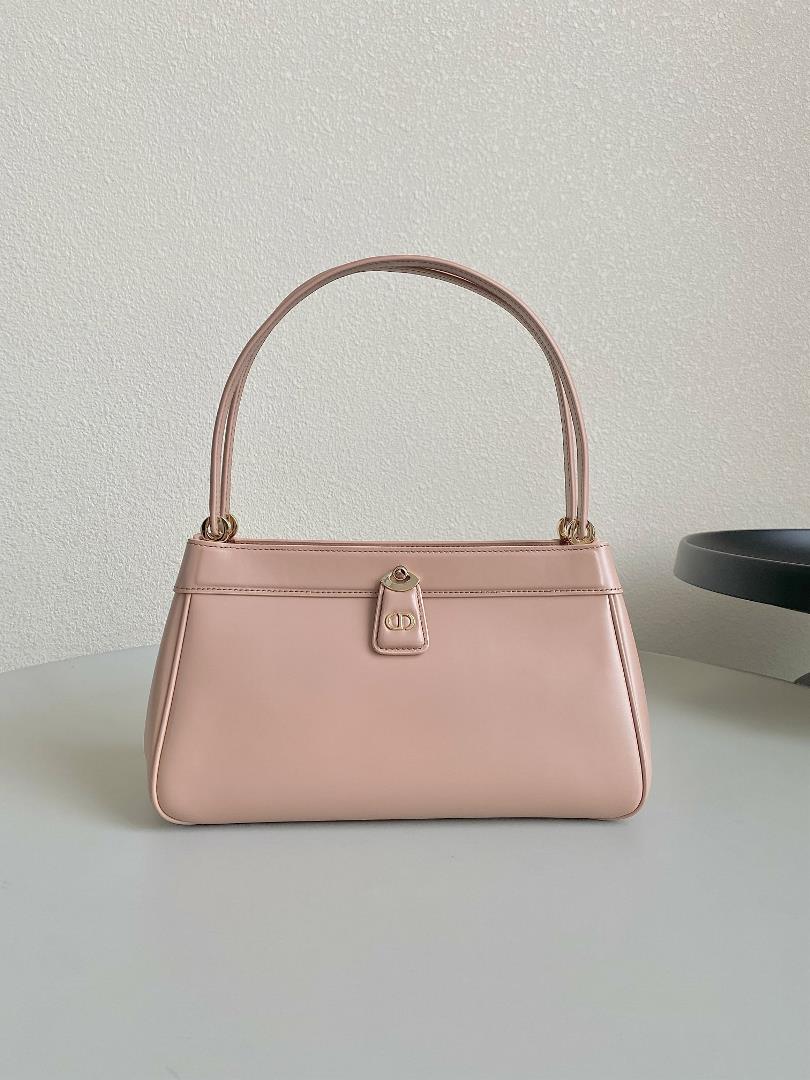 Gentle Pink MediumHandbag underarm bagAh ah ladies look over what they havent bought yetSuch a