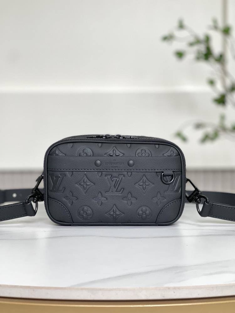 M82544 Embossing Enriching the past with rounded strokes the Alpha handbag is designed with soft Monogram Eclipse canvas to create a casual silhouett
