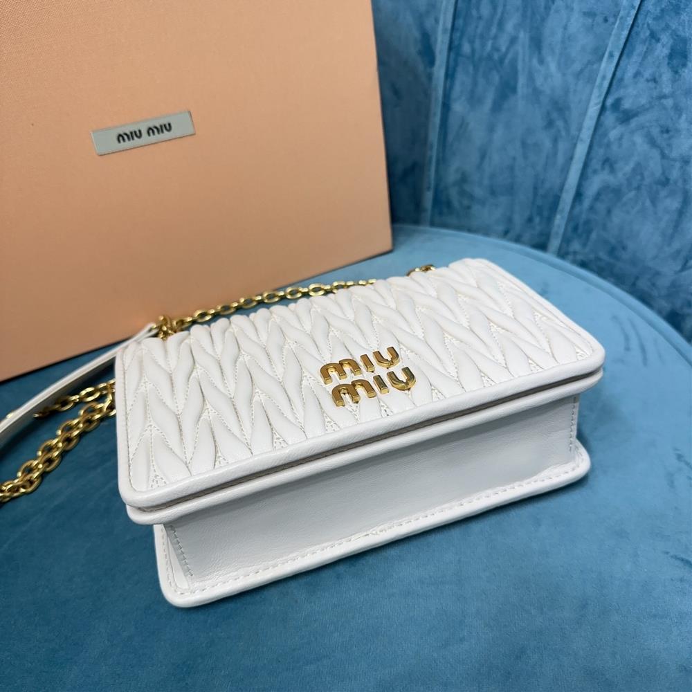 The miumiu familys new stock new soft sheepskin handbag features the classic 5BP065 logo