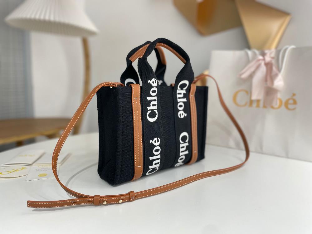 Small blackChloes new Woody Family Tote bagThe cool black ribbon and letter embroidered c