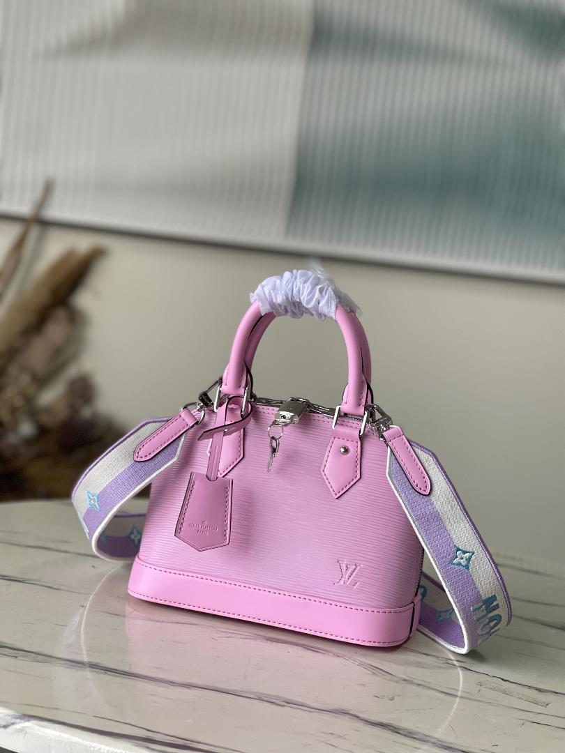 lv M22620 Light PinkThis Alma BB handbag features the iconic texture of Epi leather accentuated wit