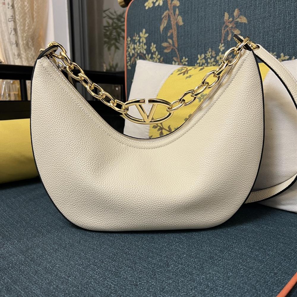 Large model 2081A Litchi grainGARAVANI VLOGO MOON small chain leather HOBO handbag Thanks to a chain and detachable leather shoulder straps this han