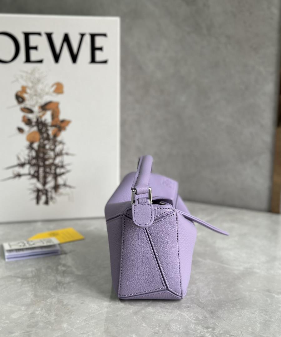 Mini LOEWE Luo Yiweis super cute mini geometry bag PUZZLE NEW is full of cool fashion sense bi