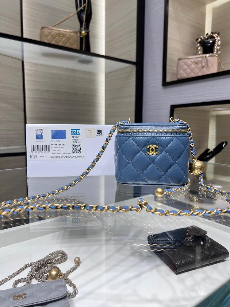Chanel 23 new product new color haze blue small box adjustable chain small golden ball sheepskinUpon seeing it I immediately planted grass Inside th