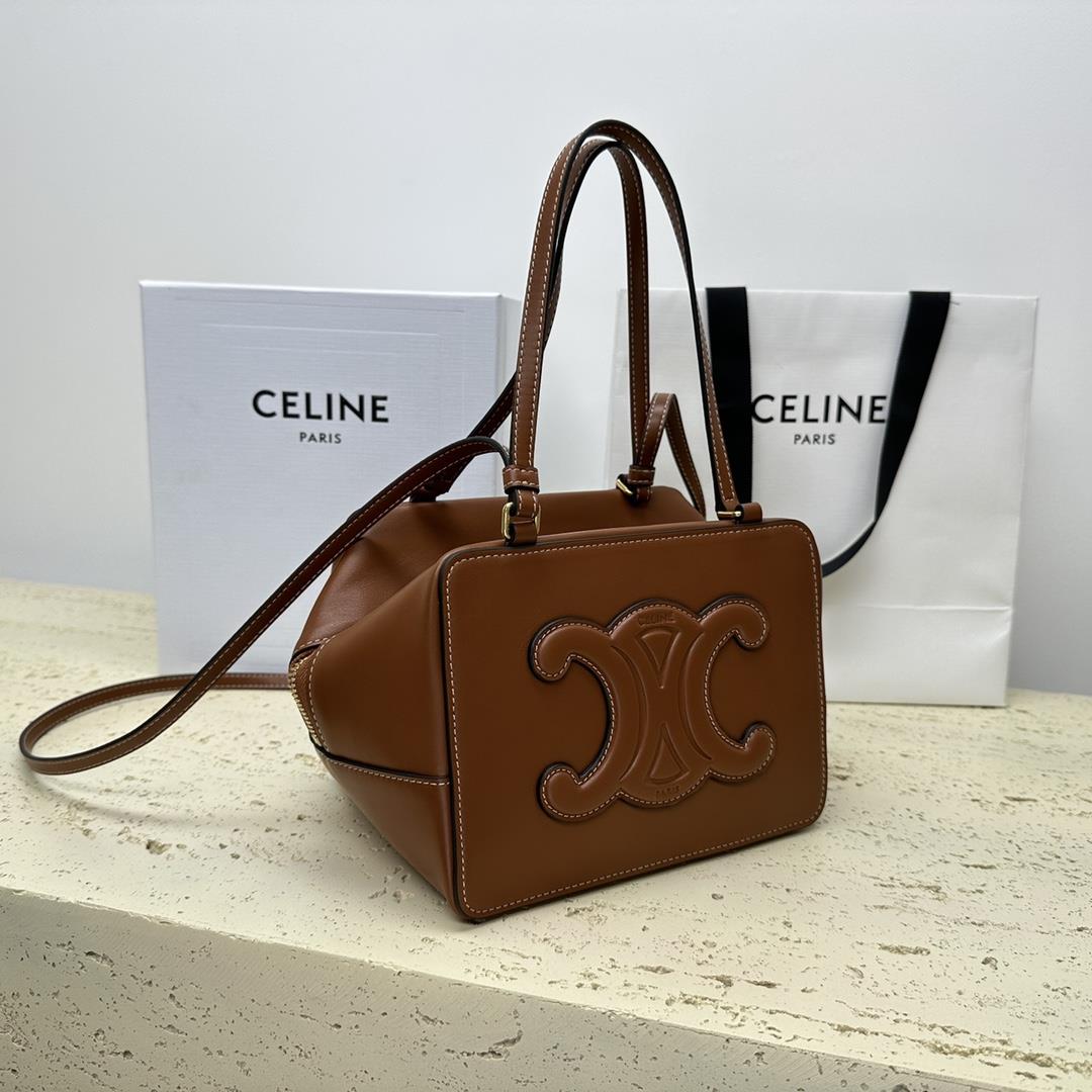 Celines new FOLDED CUBE smooth cow leather handbag lined with suede cow leather carrying shoul