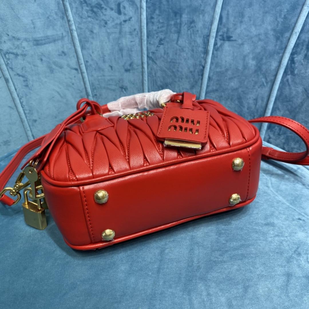 M family5BB123 MiuMius new Too Pretty Bowling Handbag is made of imported lamb skin classic br