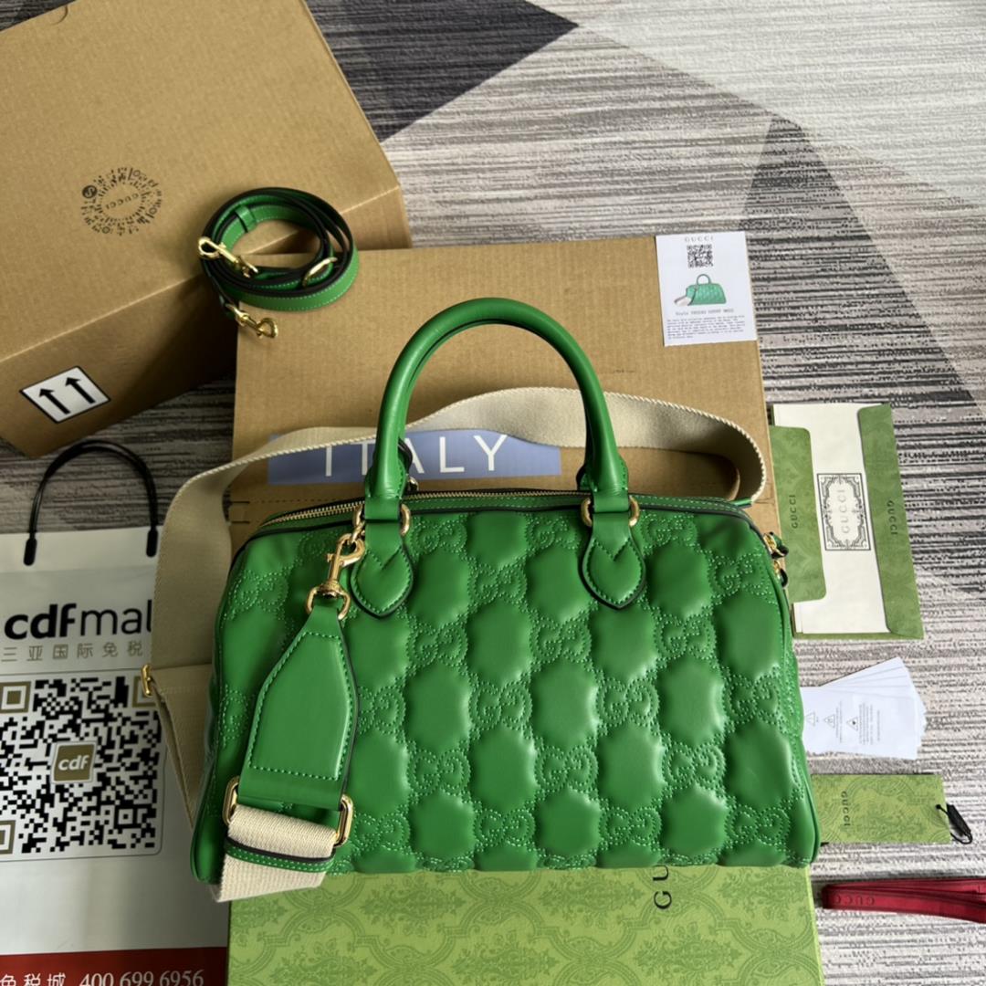 Equipped with a complete set of specialty green packaging GG quilted leather tote bags this bl