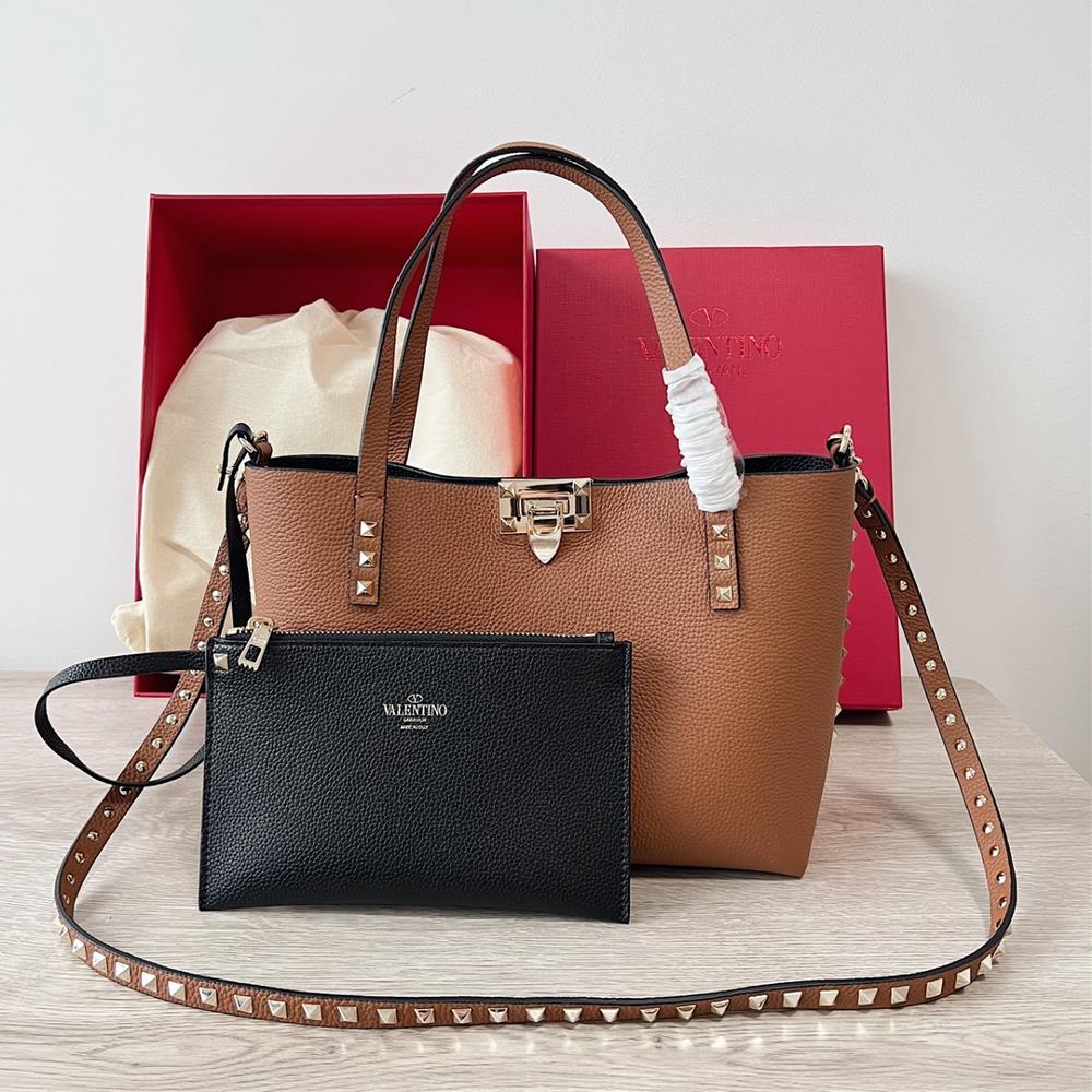 Valentino Valentinos new doublesided shopping bag made of lychee grain leather paired with a detachable zipper small bag Model 0001Size 26cm  pro