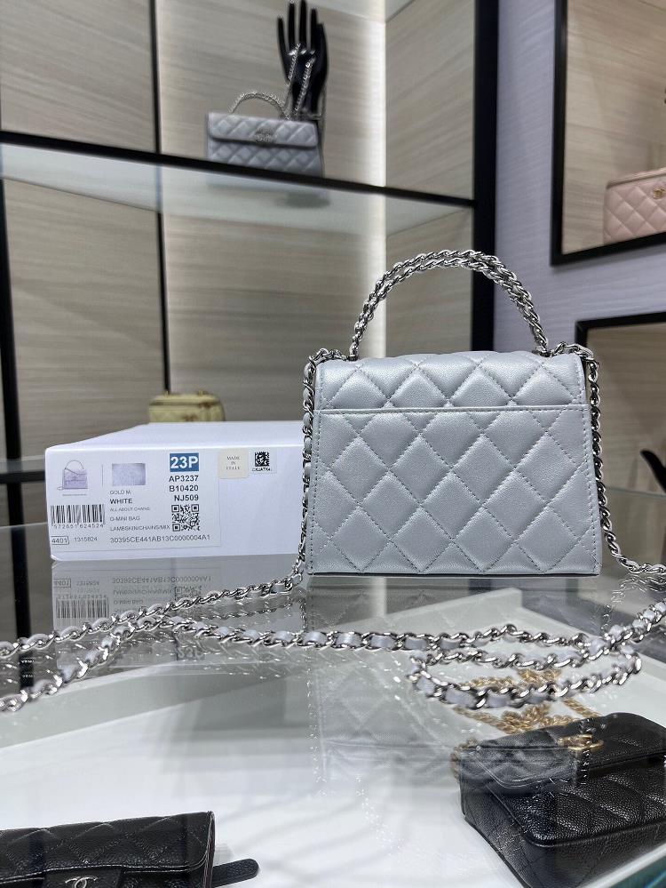 The Chanel bag AP3237Y Cowhide Kelly Handle Bag embodies the essence of personal style