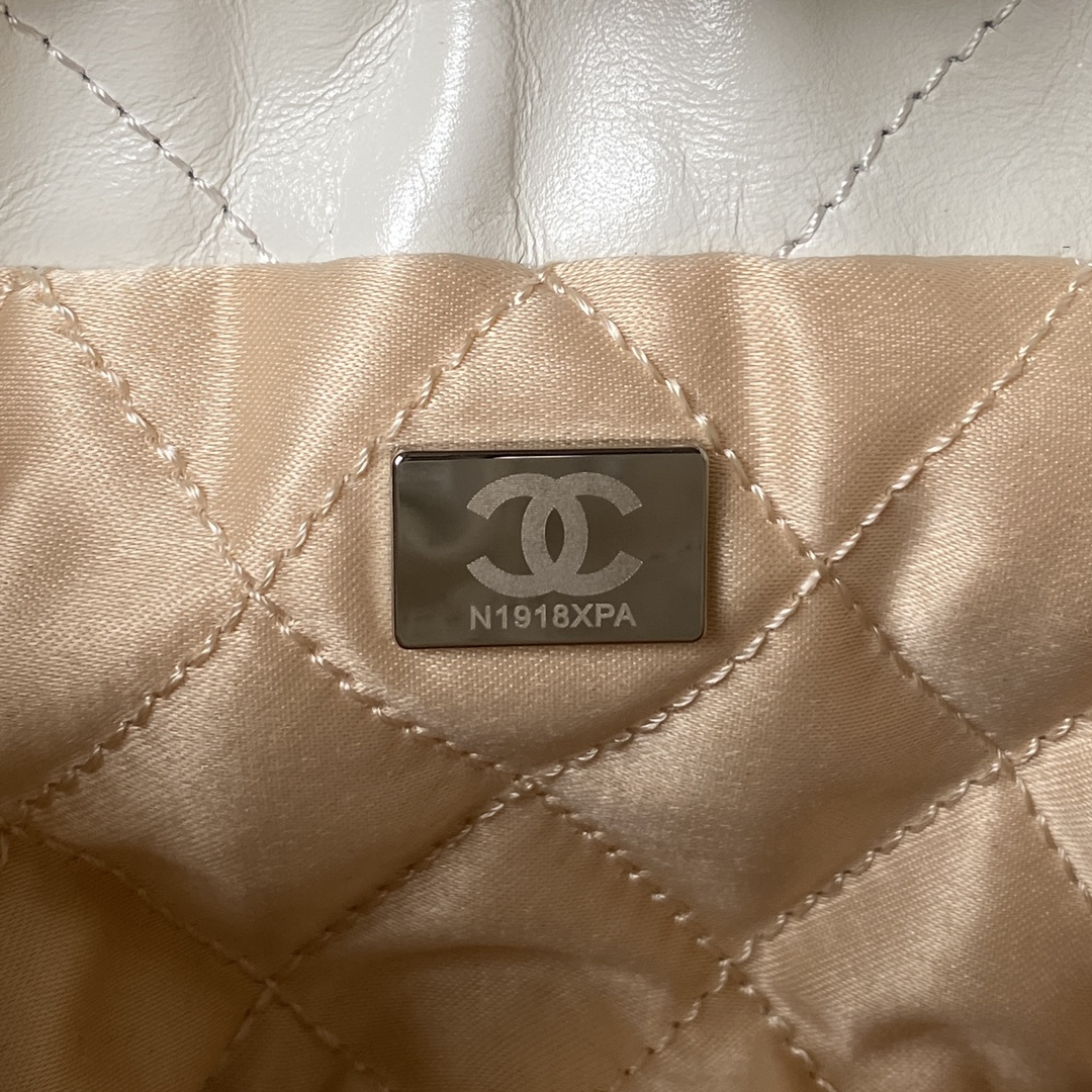 Chanel23SAS3980 Chanel's mini22 hit HeartsThe bag accessories of Chanel Goose will always be p