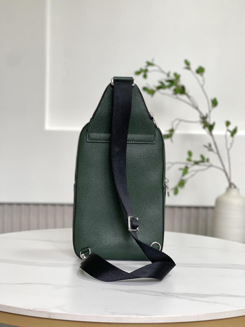 M30863 green20 x 31 x 7 cmLength x Height x WidthTaga cow leatherCowhide leather trimFabric li