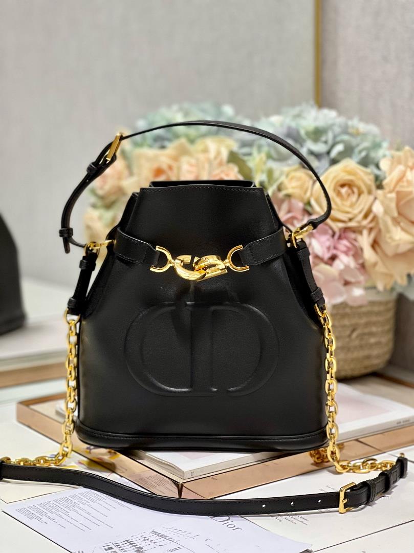 CEST DIOR Large Handbag BlackThis Cest Dior handbag is a new autumn 2023 item elegant and classic Cr