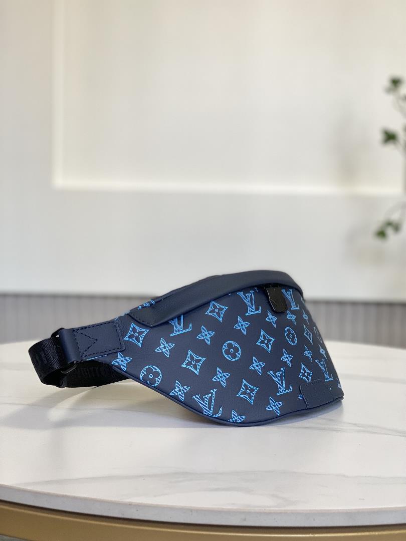 M46036 New Blue EmbossingThis Discovery waist pack is made of soft Monogram Shadow embosse