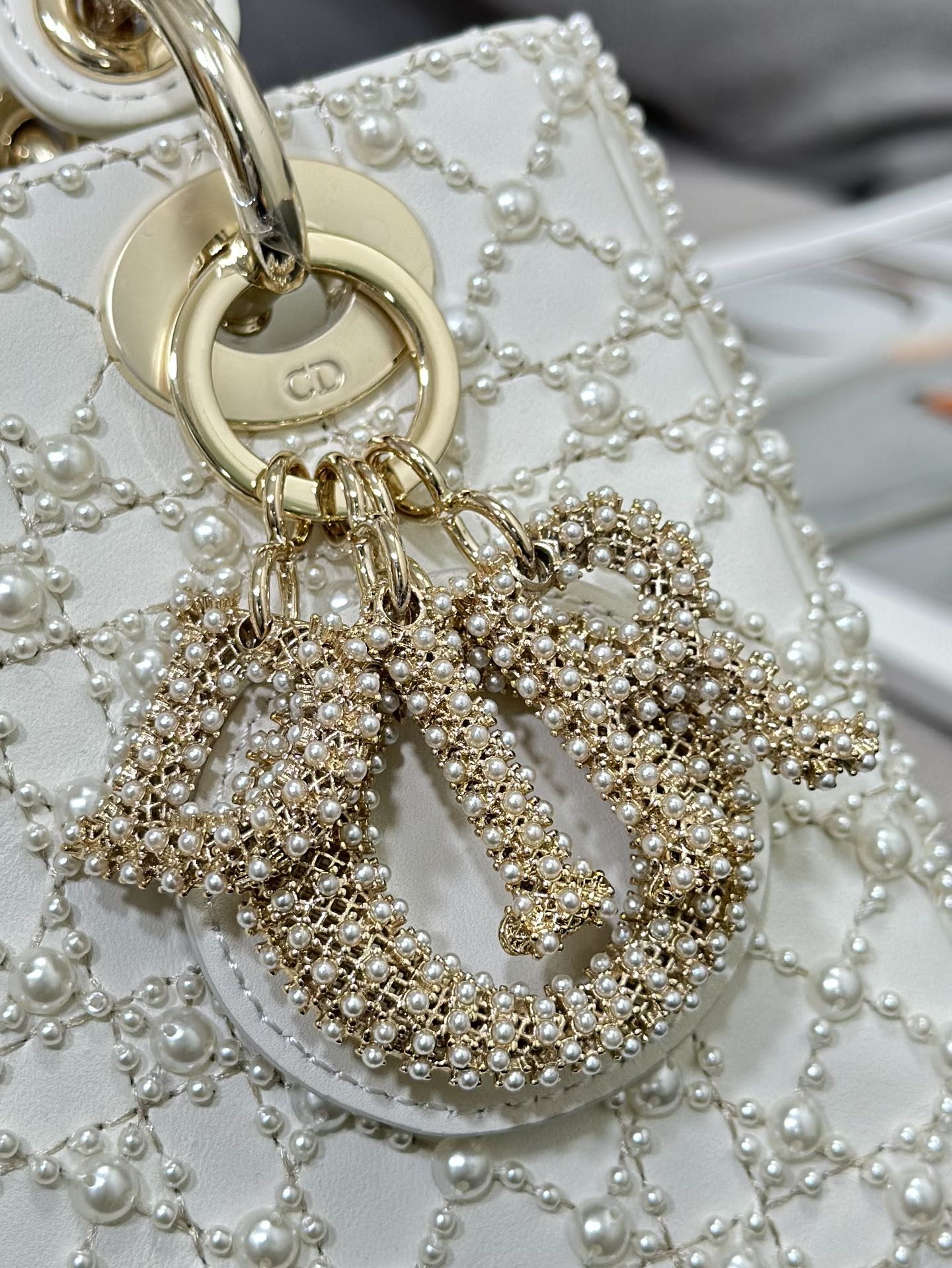 Lady Dior embroidered half a pearl in four squares with imported lamb tendons inside The handb