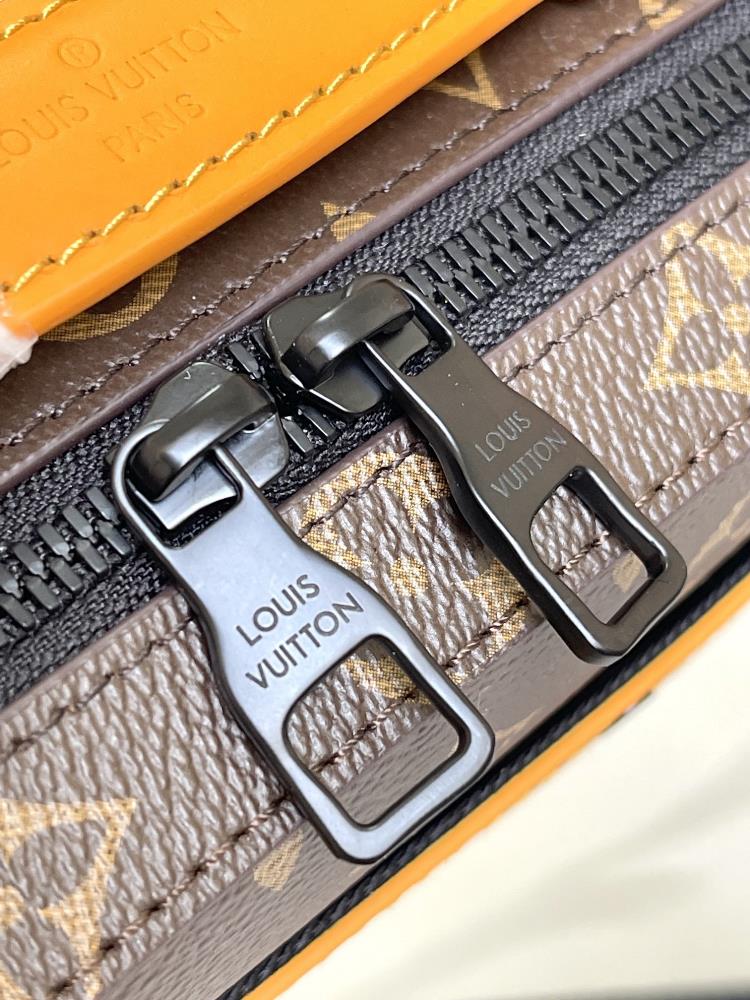 As with any LV Bag functionality is at the forefront of the design The Handle Soft Trunk