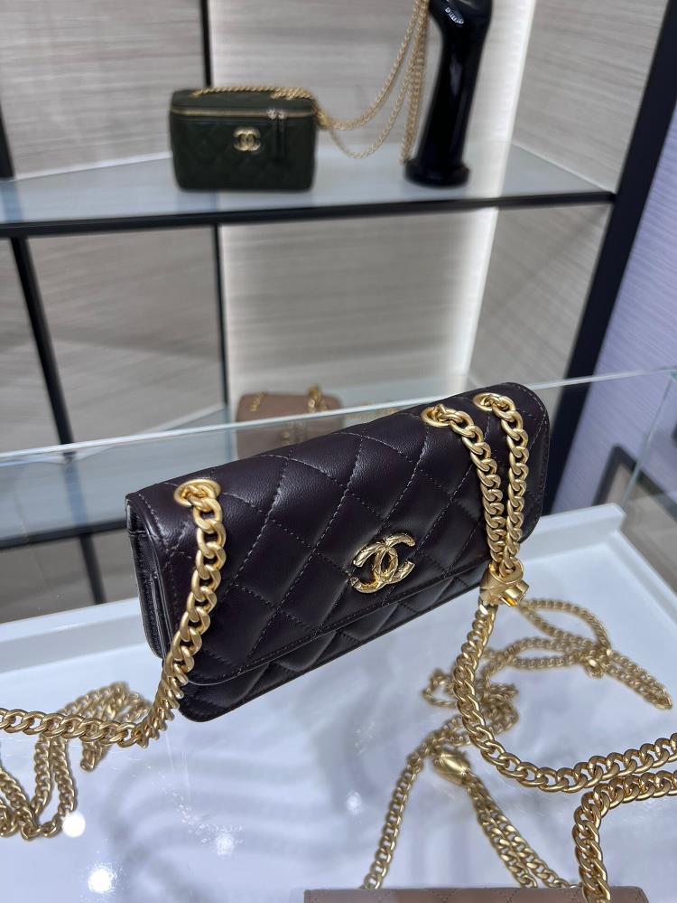 What sets the Chanel bag AP3047Y apart from other handbags is its impeccable craftsmanship