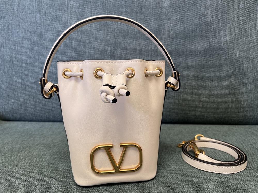 VALENTINO GARAVANIVLOGO SIGNATURE Soft Sheepskin Mini Bucket Bag Thanks to the design of