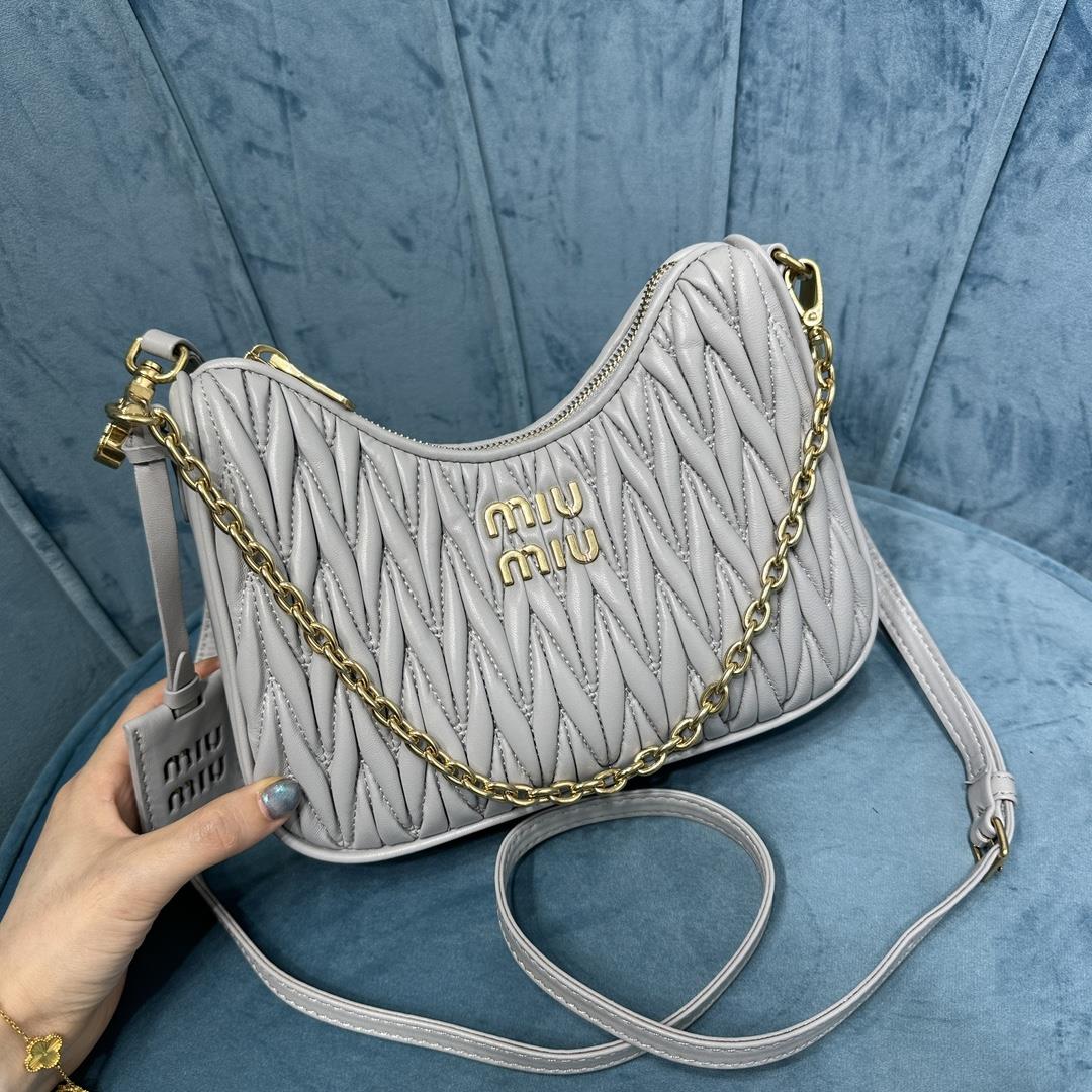 New Miumiu Pleated Chain Bag This brand new soft sheepskin shoulder bag features exquisite