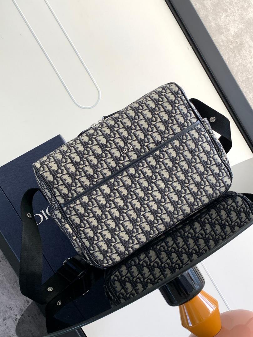 Dior New Mother and Baby Bag This mother and baby wash bag is made of iconic obique printed canvas