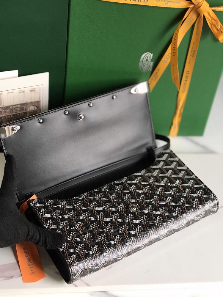 Fashion trends may come and go but the Goyard MonteCarlo Small Handbag remains a timeless