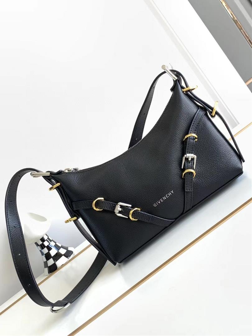 givency Voyou Underarm BagThe newly launched latest handbag VOYOU symbolizes that your leather is so