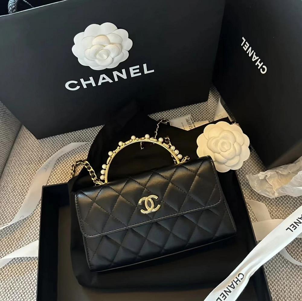 The model number 3512 and the new version of the 23b year are available in stock with a pleasant and pleasant Chanel 23b The warm new Kelly bag has f