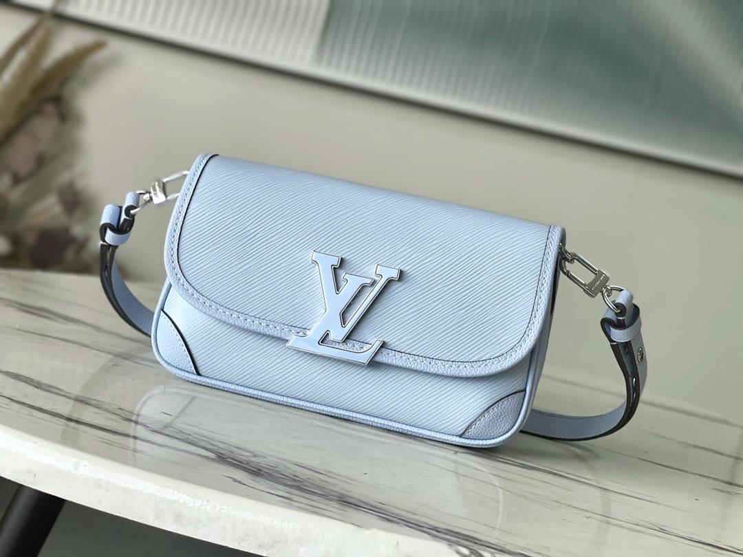 M59386 Sky Blue M59461 light colored Epi leather brings summer vitality to this Buci handbag with un