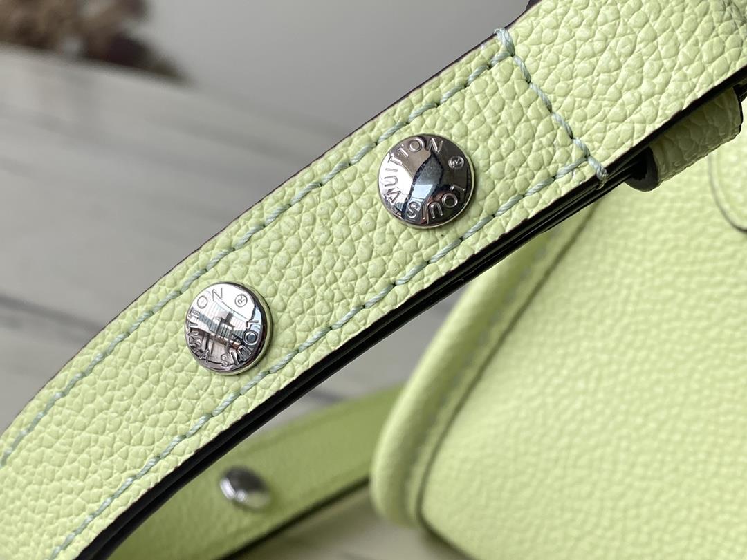 M59386 Apple Green Bring summer energy to this Buci handbag with unique embossing The rou