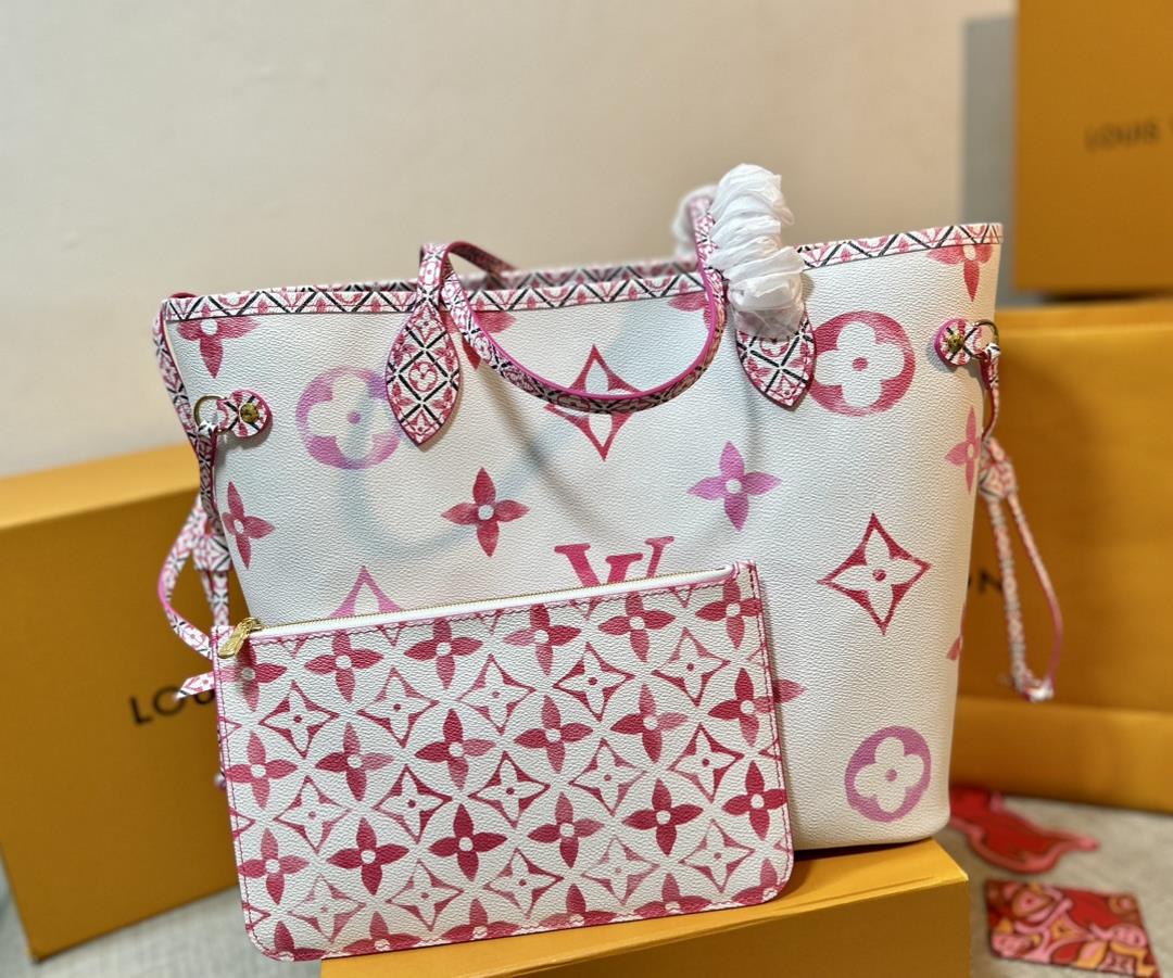 M22980 Pink This Neverfull Medium handbag features a Giant Monogram pattern on elegant canvas 