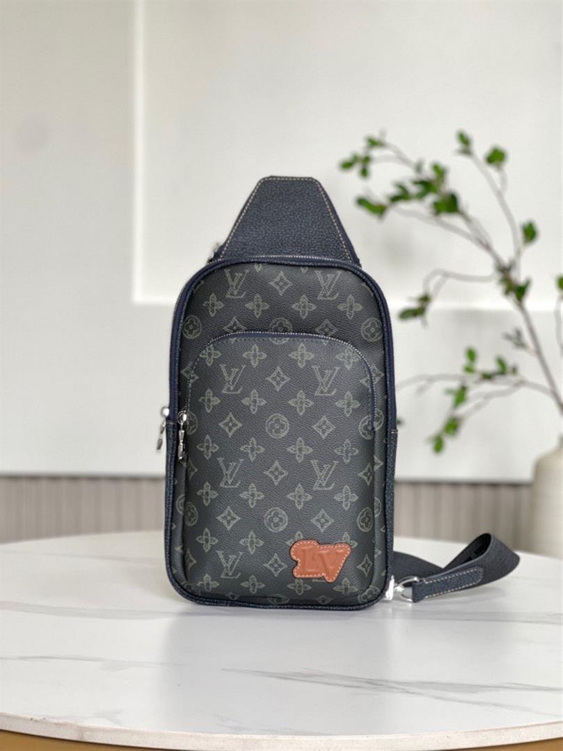 M46344 new color20 x 31 x 7 cmLength x Height x WidthMonogram coated canvasCowhide leather trimFabri