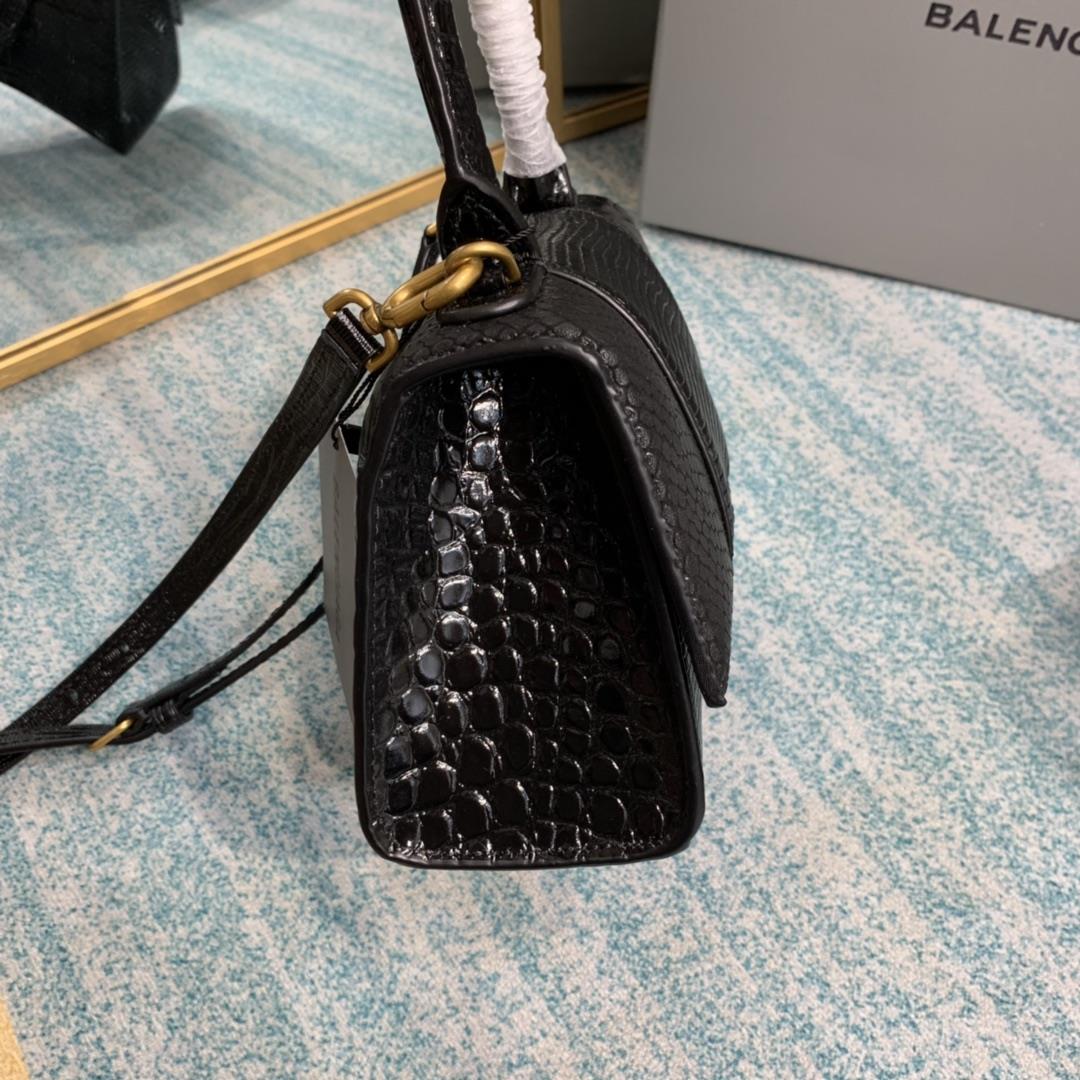 Three PinsThe SX Balenciaga three piece crocodile lizard snake skin hourglass bag has been pur