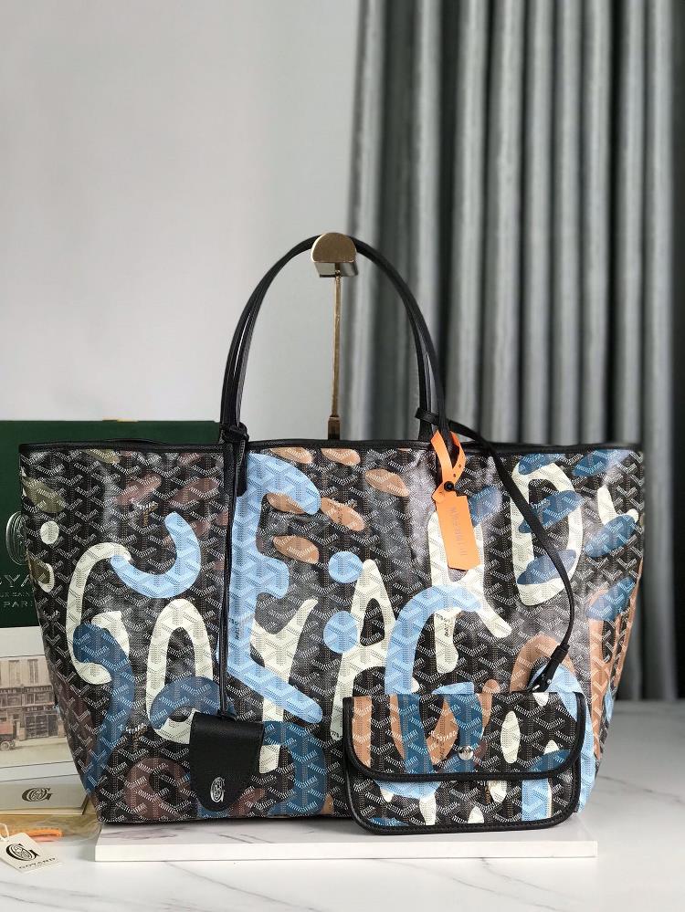 Camo Goyard Goyas new large graffiti limited edition camouflage blue celebrates its 170th anniversary with a specially customized camouflage graffit