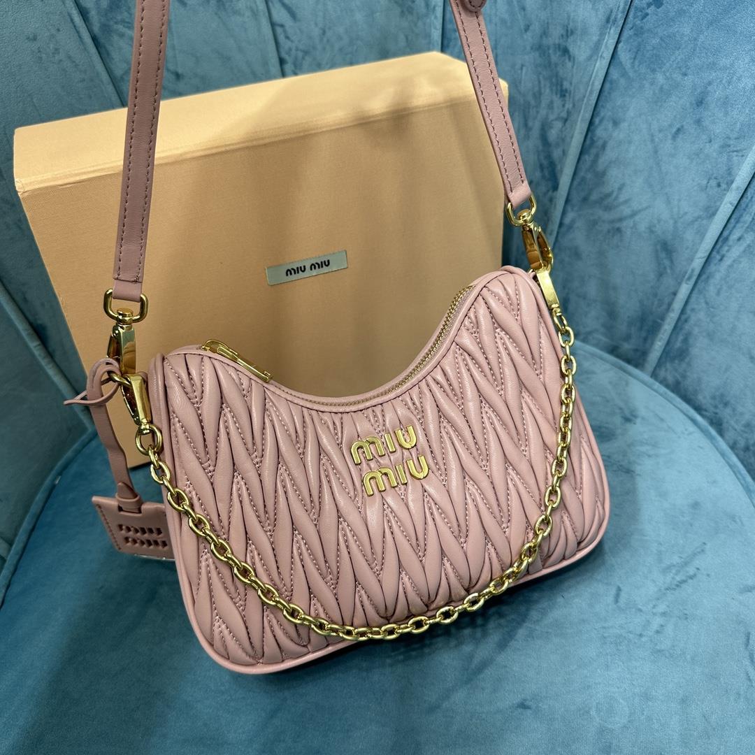 New Miumiu Pleated Chain Bag This brand new soft sheepskin shoulder bag features exquisite