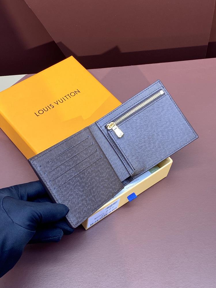 What sets the LV M60053 VAMERIGO Wallet apart is its unparalleled versatility It seamless