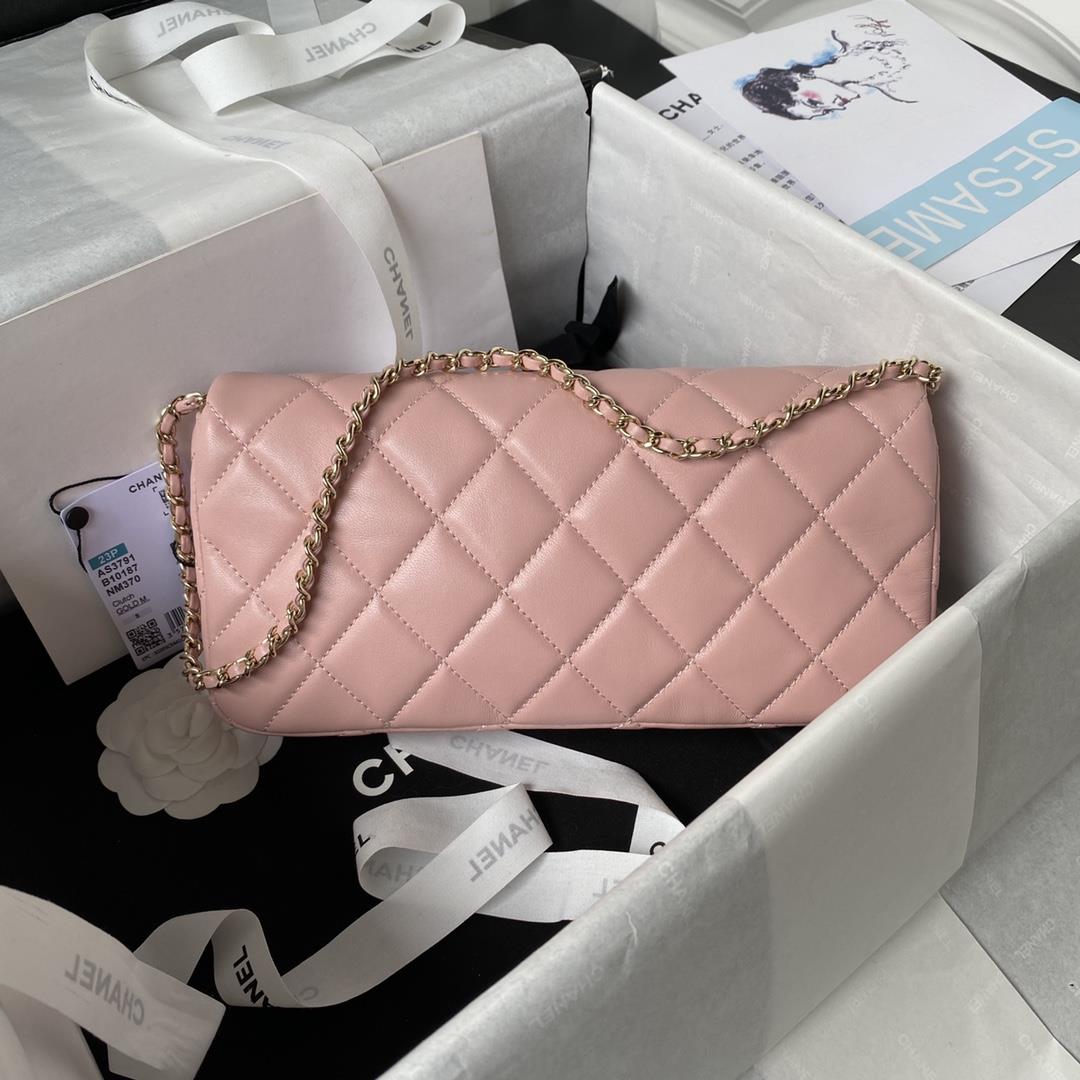 Chanel 23As popular pearl stick bag AS3791 has the same actual capacity as the CF small size I