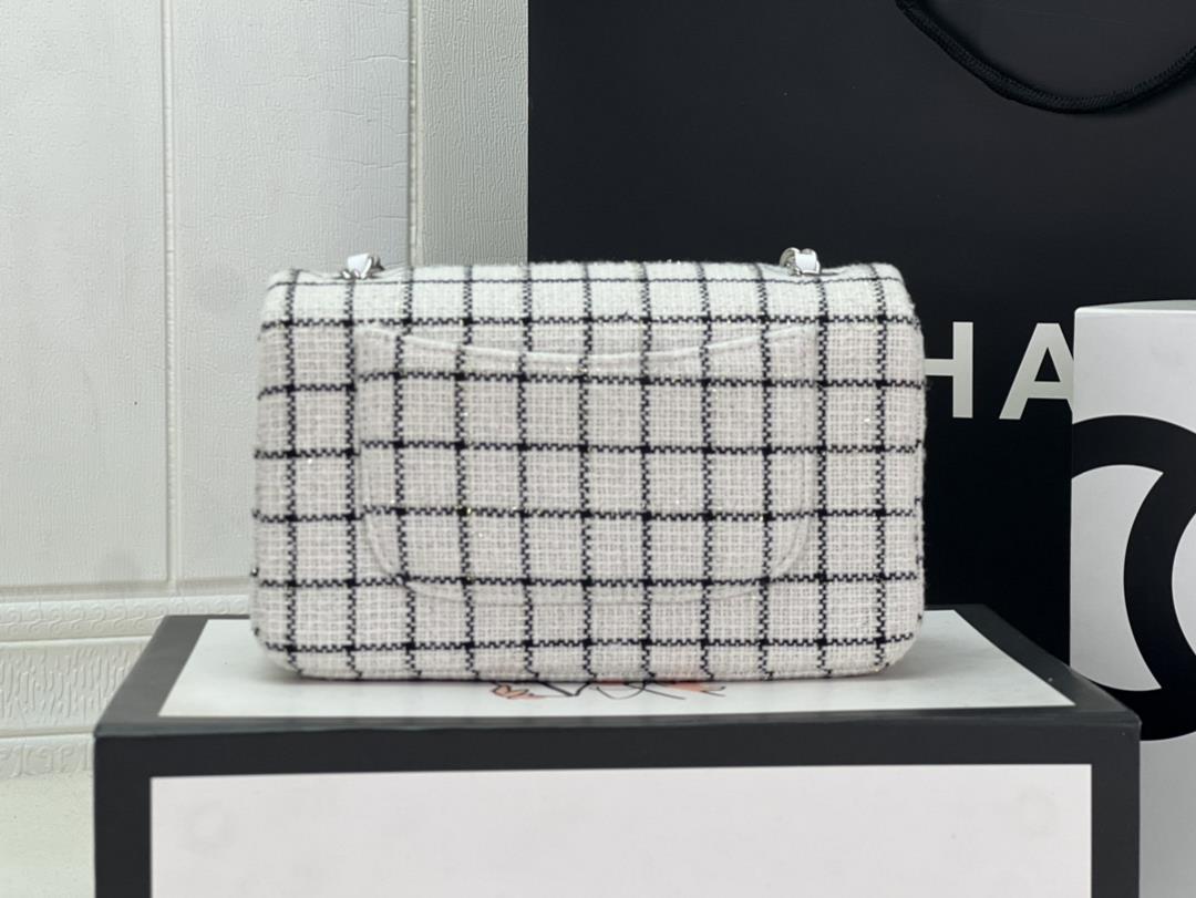 Chanel CF woolen series this is a bag that can be praised by all friends around us for it