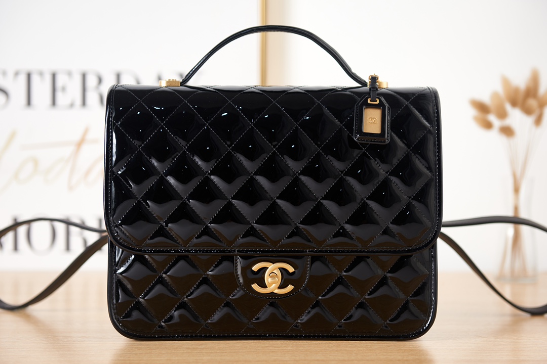 Chanel22KCurrently the most popular shoulder bag patent leatherModel number AS3662Size 3131.59