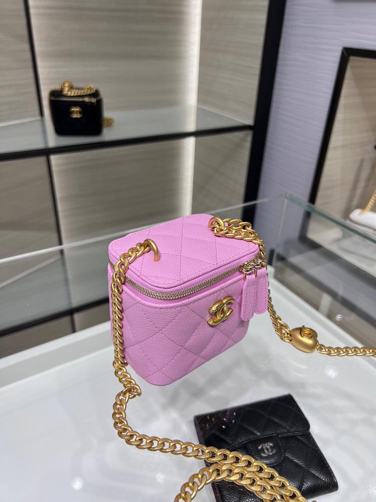 When I first laid eyes on the AP3203Y Chanel Bag I was captivated by its beauty and the w